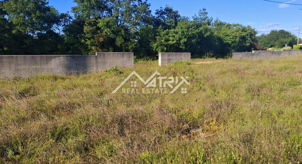 Kaštel okolica, zazidljivo zemljišče za več stanovanjskih enot