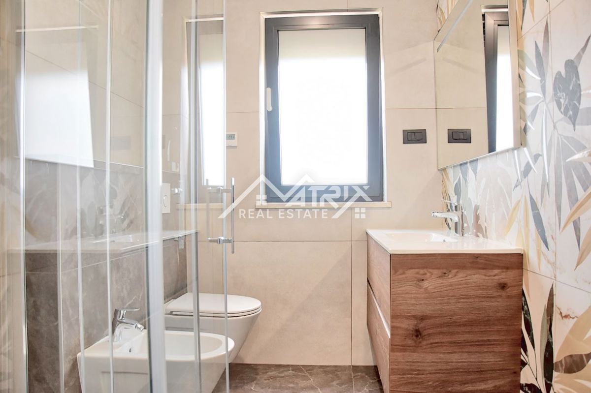 Poreč, penthouse s strešno teraso in pogledom na morje