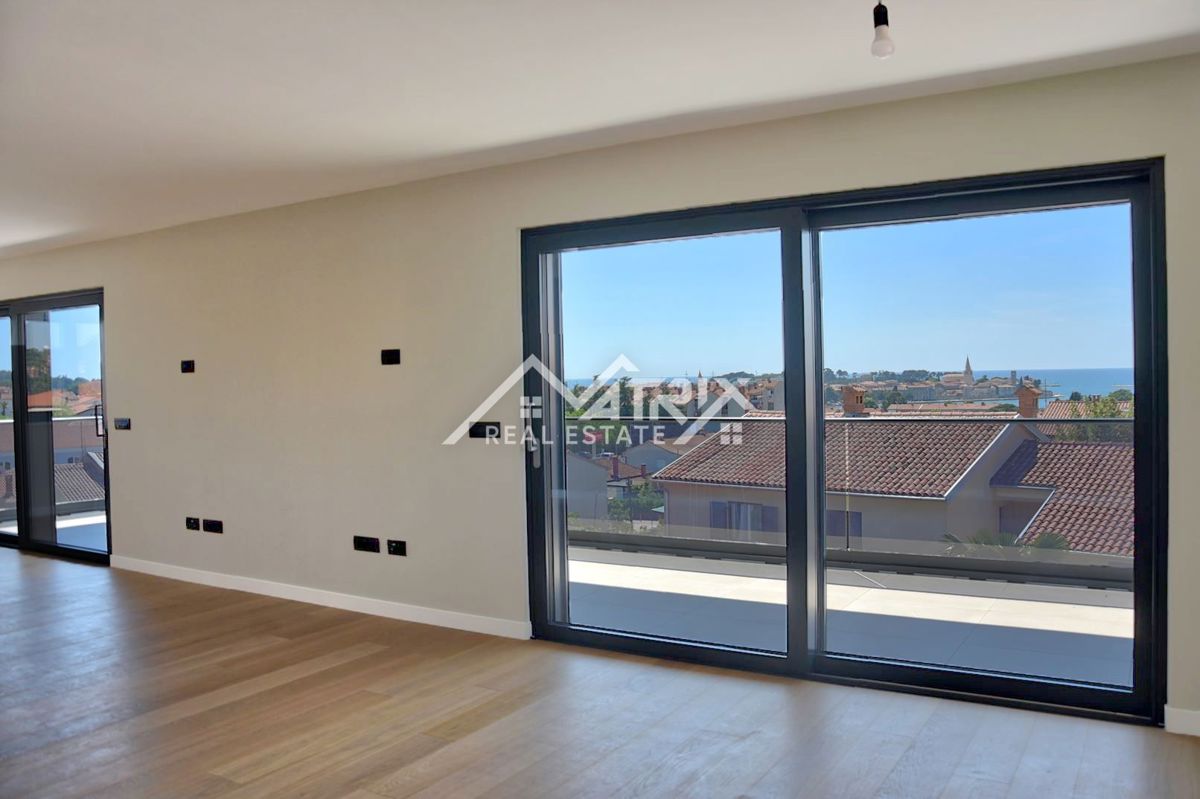 Poreč, penthouse s strešno teraso in pogledom na morje