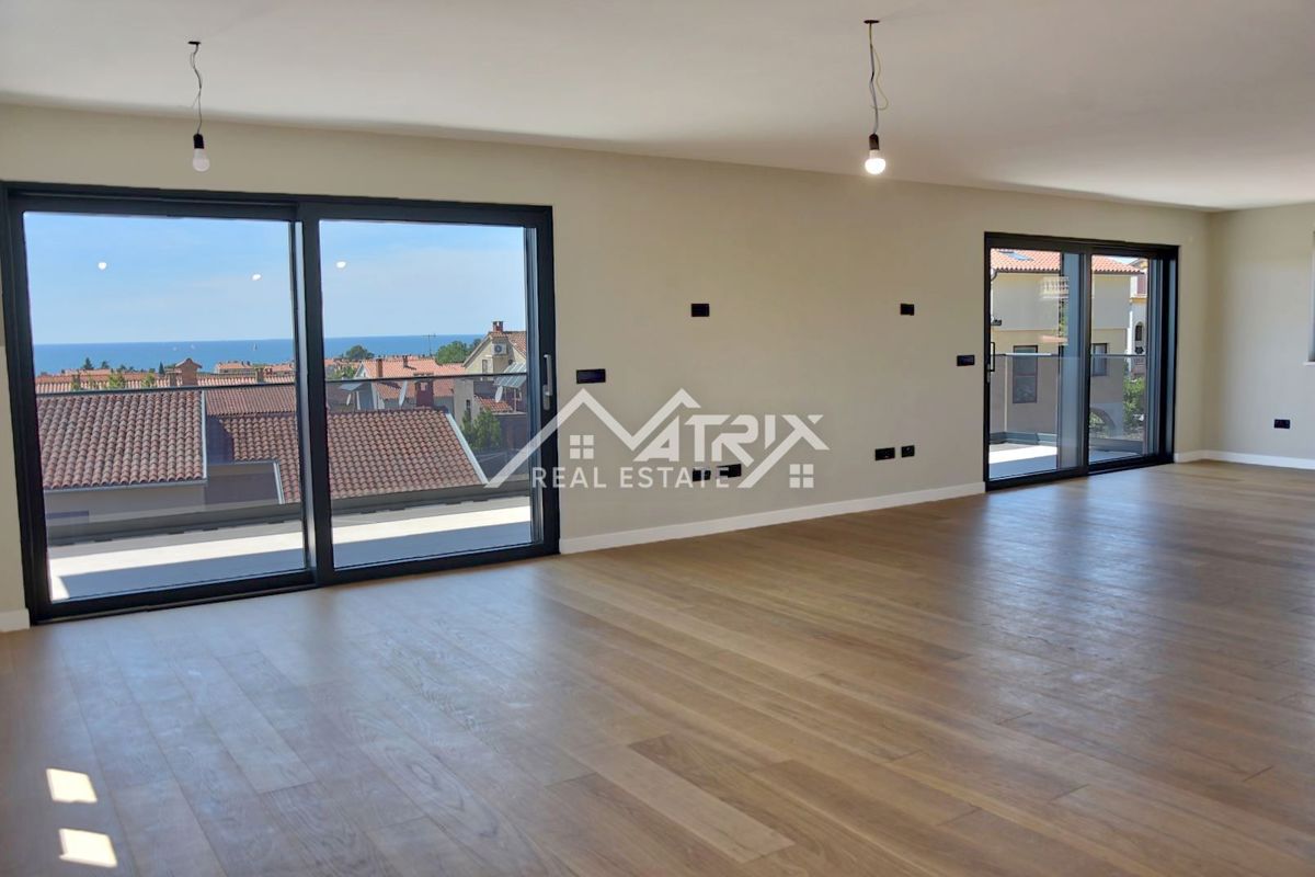 Poreč, penthouse s strešno teraso in pogledom na morje