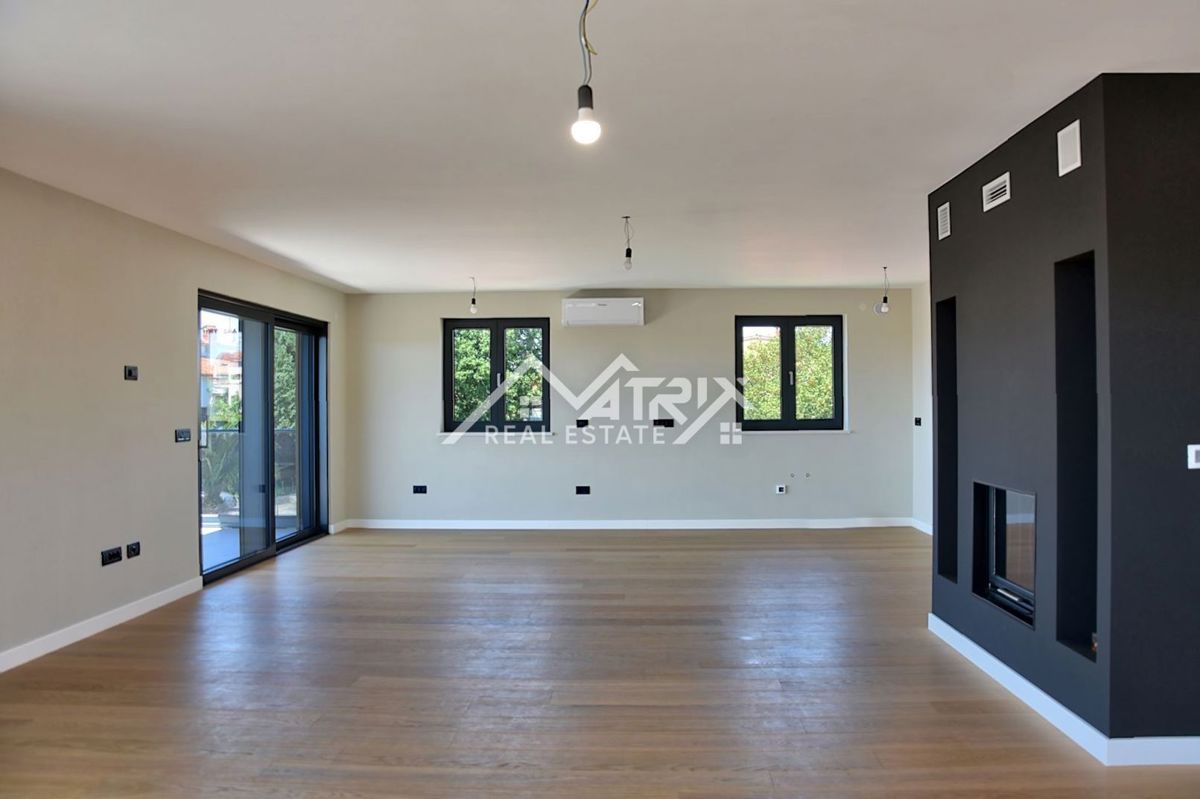 Poreč, penthouse s strešno teraso in pogledom na morje