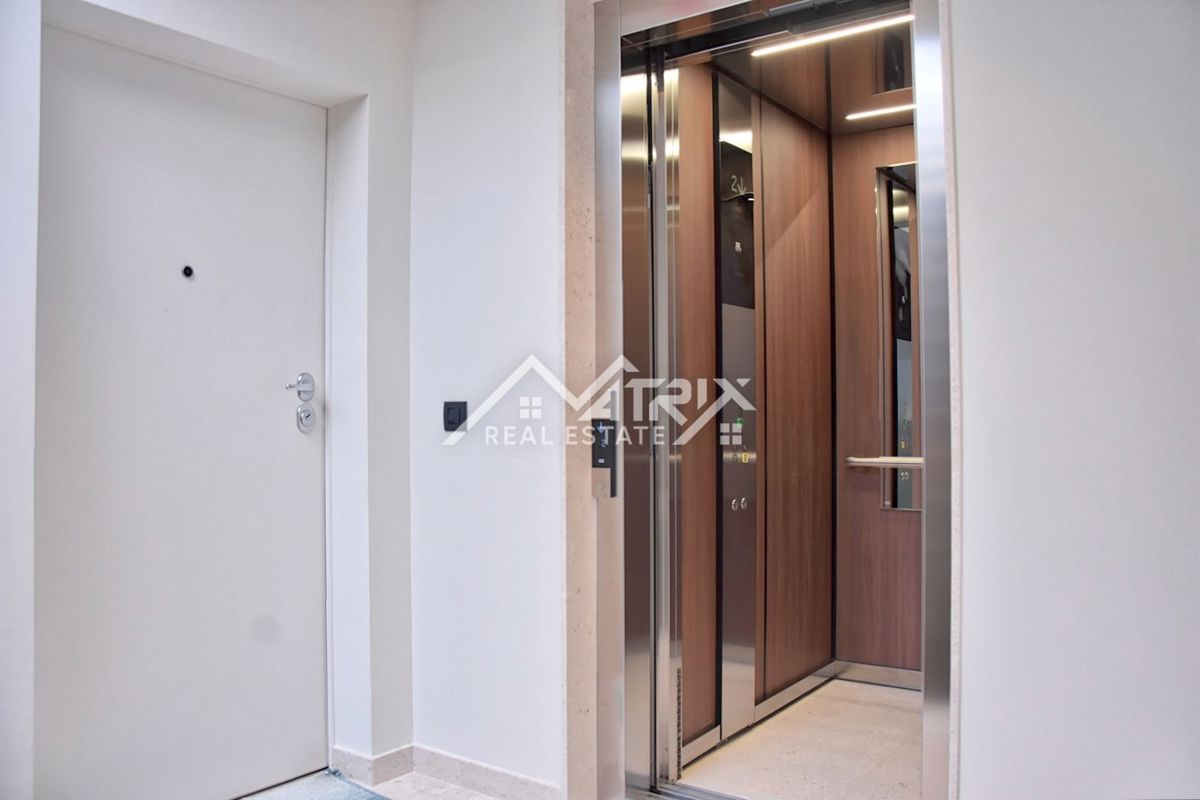 Poreč, penthouse s strešno teraso in pogledom na morje