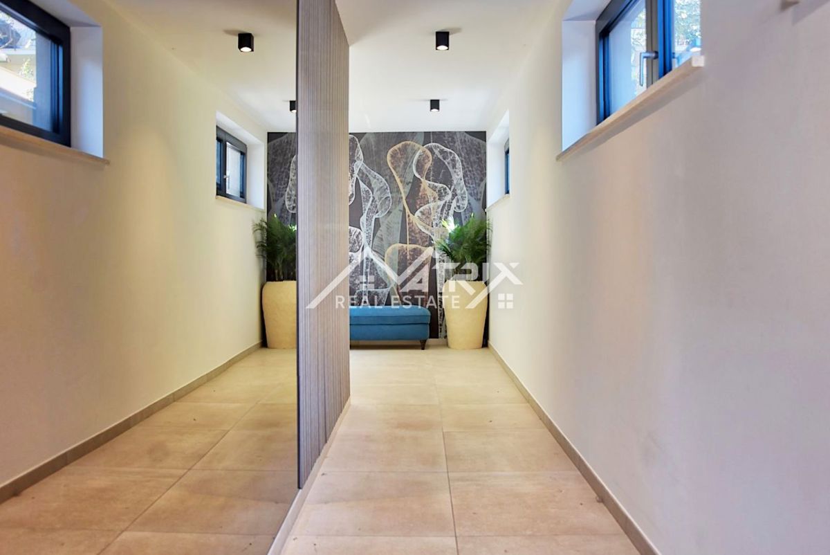 Poreč, penthouse s strešno teraso in pogledom na morje