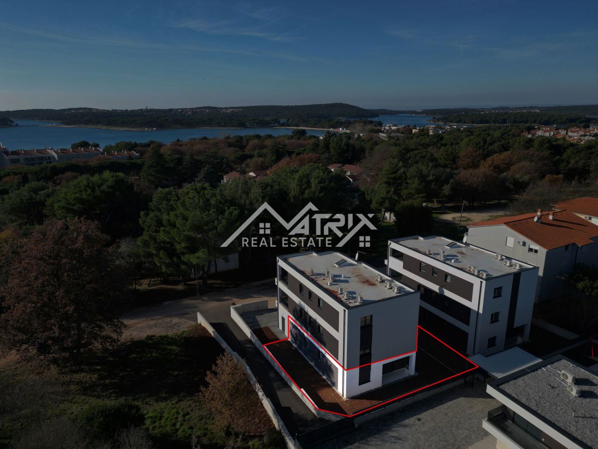 Medulin, stanovanje z velikim vrtom in parkiriščem, 600 m od morja