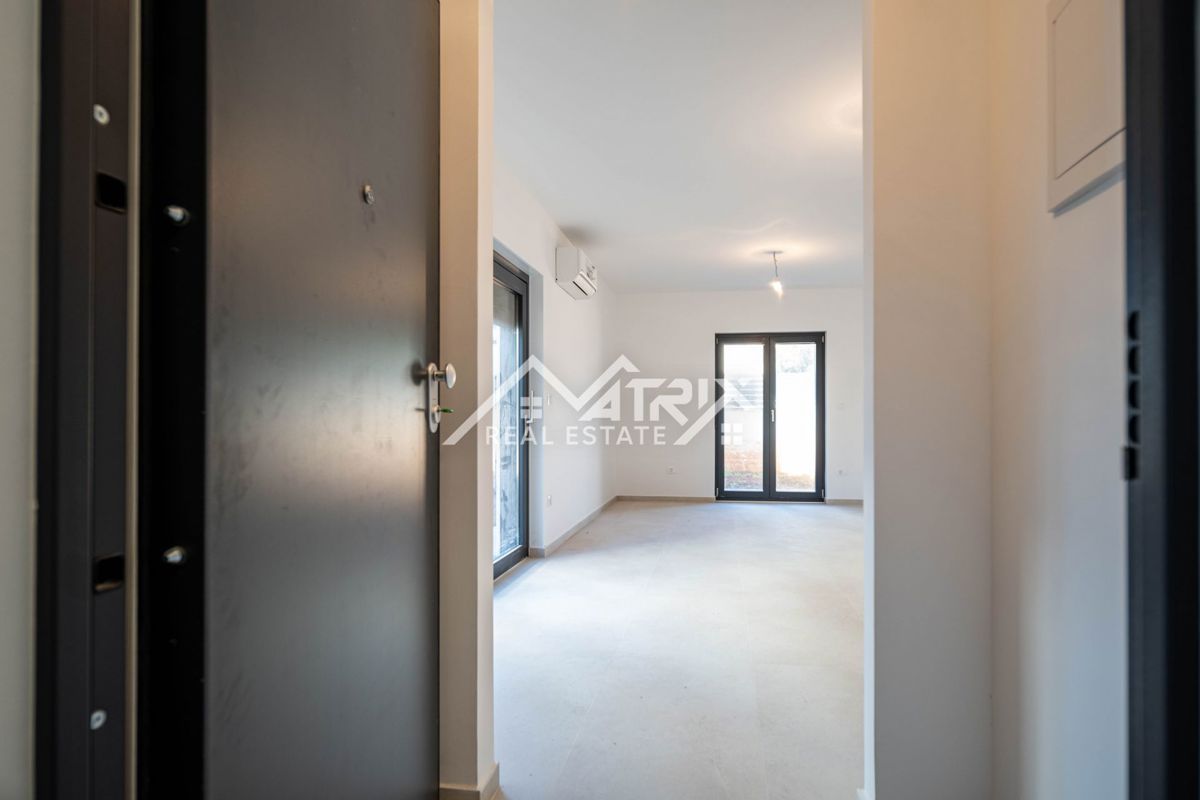 Medulin, stanovanje z velikim vrtom in parkiriščem, 600 m od morja