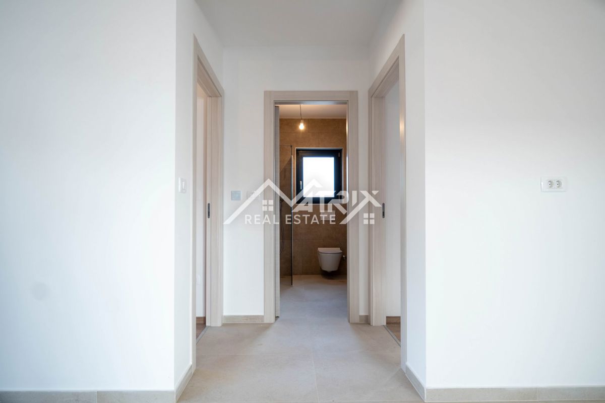 Medulin, stanovanje z velikim vrtom in parkiriščem, 600 m od morja