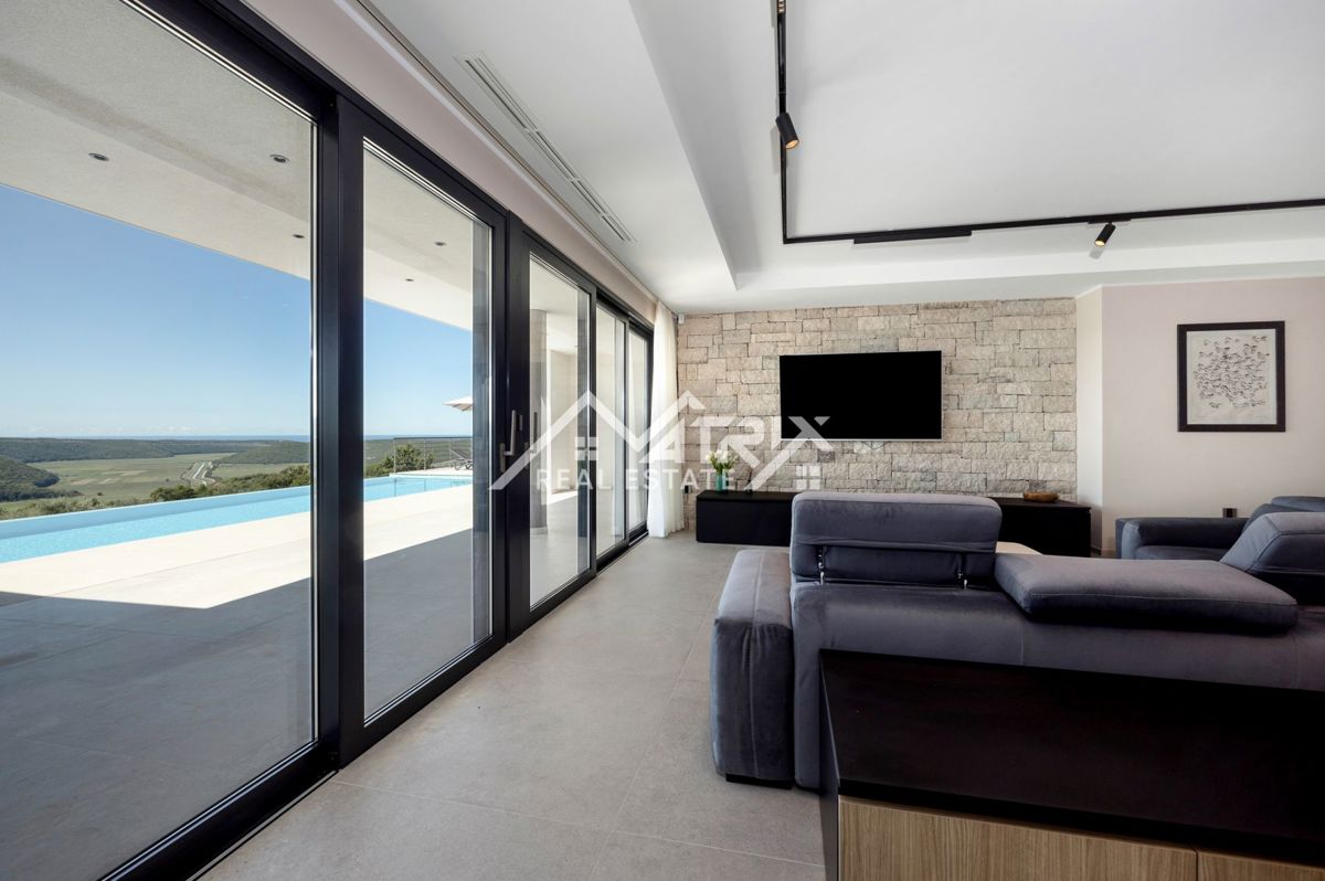 Širše območje Novigrada, Vila z odprtim pogledom na morje