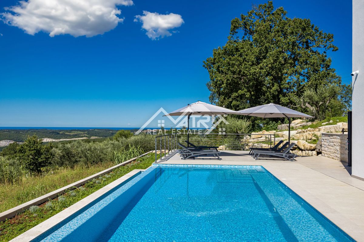 Širše območje Novigrada, Vila z odprtim pogledom na morje