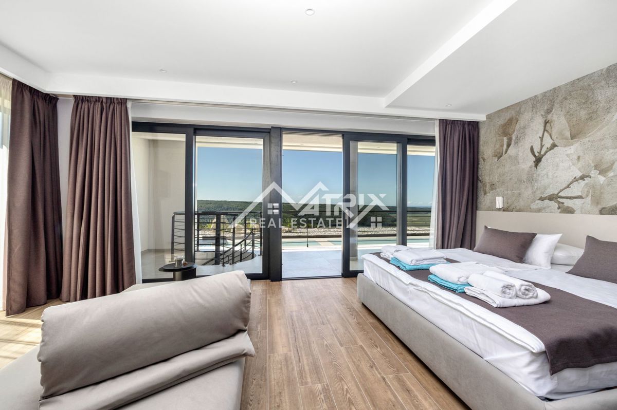 Širše območje Novigrada, Vila z odprtim pogledom na morje