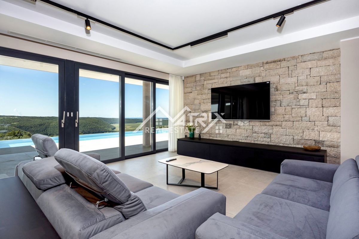 Širše območje Novigrada, Vila z odprtim pogledom na morje