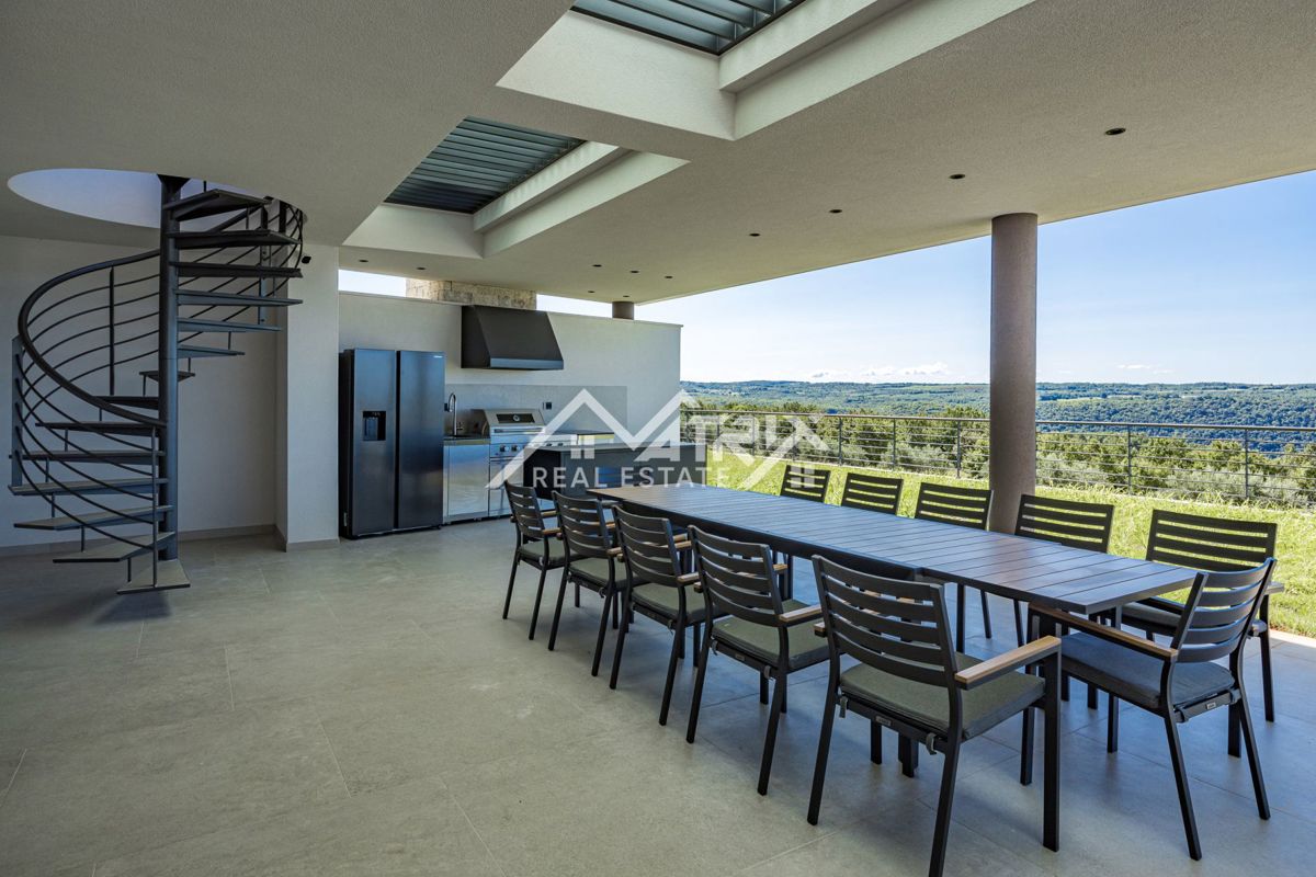 Širše območje Novigrada, Vila z odprtim pogledom na morje