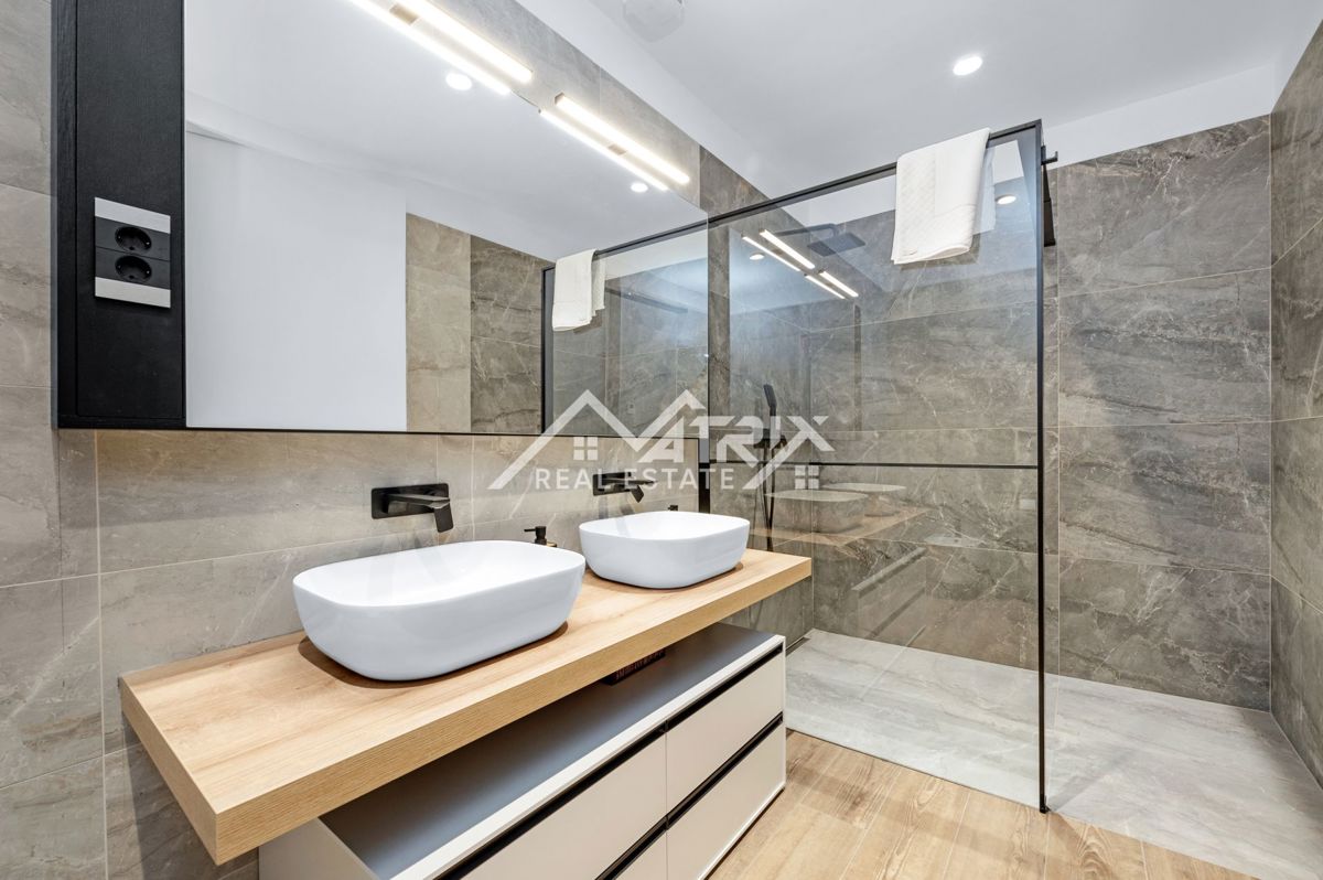 Širše območje Novigrada, Vila z odprtim pogledom na morje