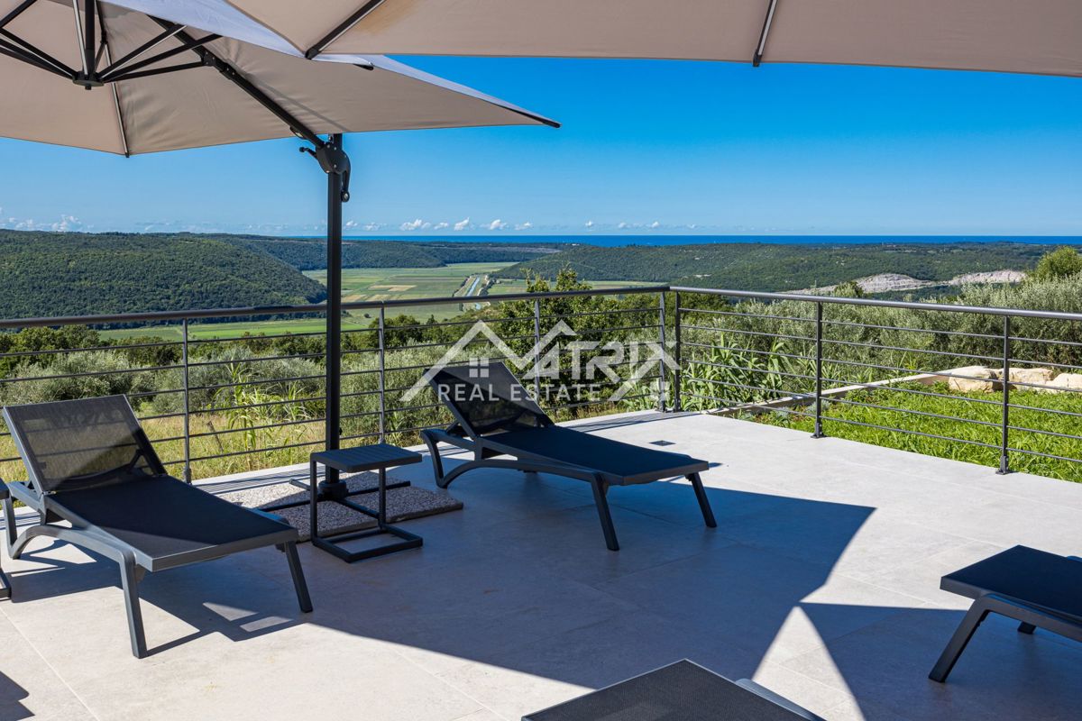 Širše območje Novigrada, Vila z odprtim pogledom na morje