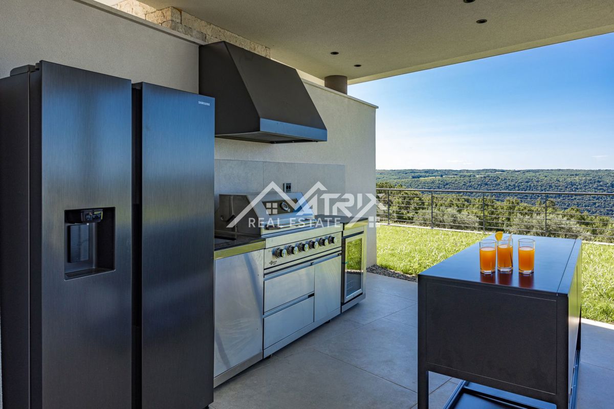 Širše območje Novigrada, Vila z odprtim pogledom na morje