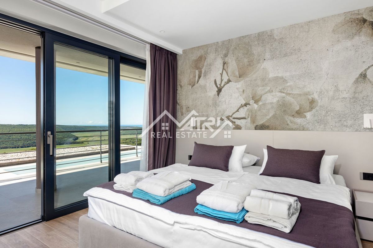 Širše območje Novigrada, Vila z odprtim pogledom na morje