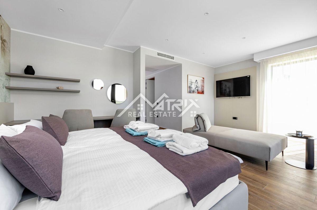 Širše območje Novigrada, Vila z odprtim pogledom na morje