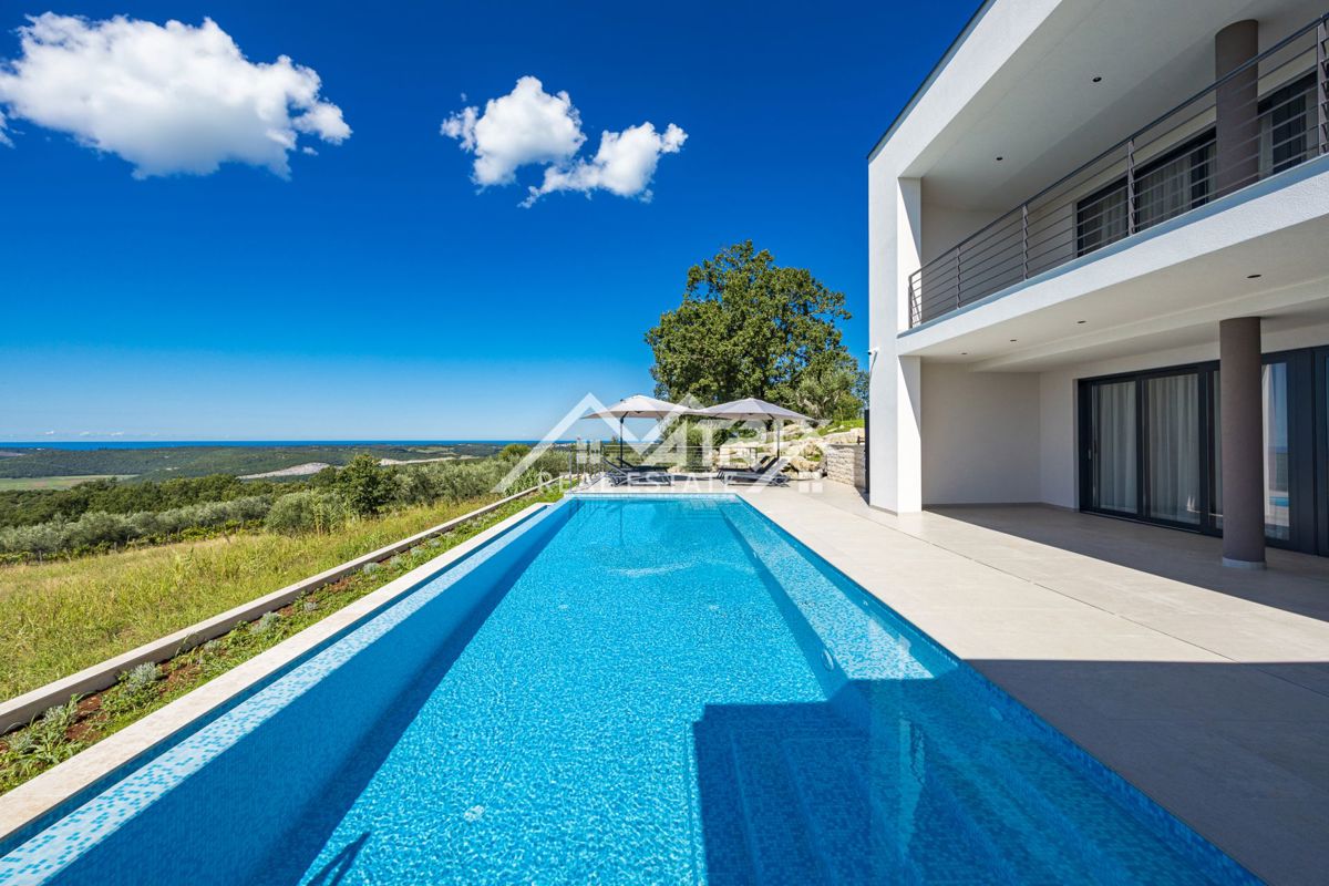 Širše območje Novigrada, Vila z odprtim pogledom na morje