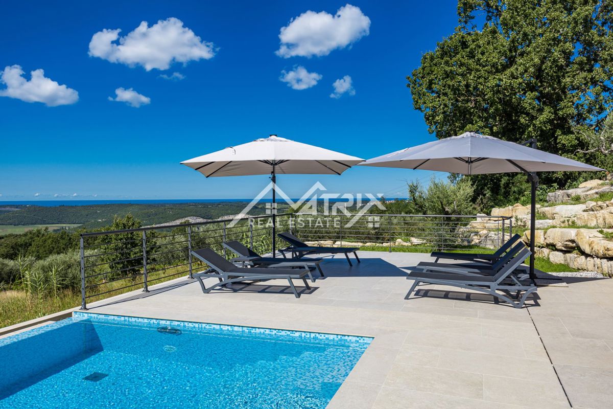 Širše območje Novigrada, Vila z odprtim pogledom na morje