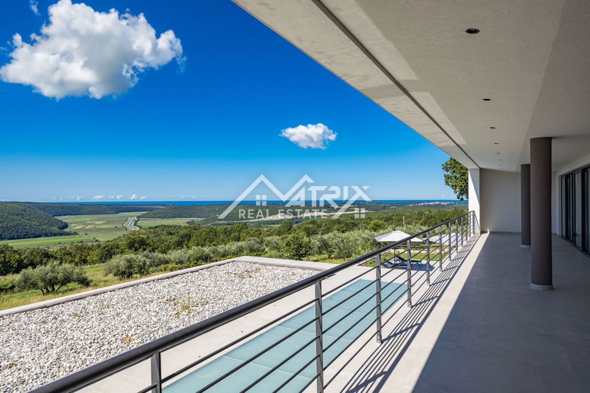 Širše območje Novigrada, Vila z odprtim pogledom na morje