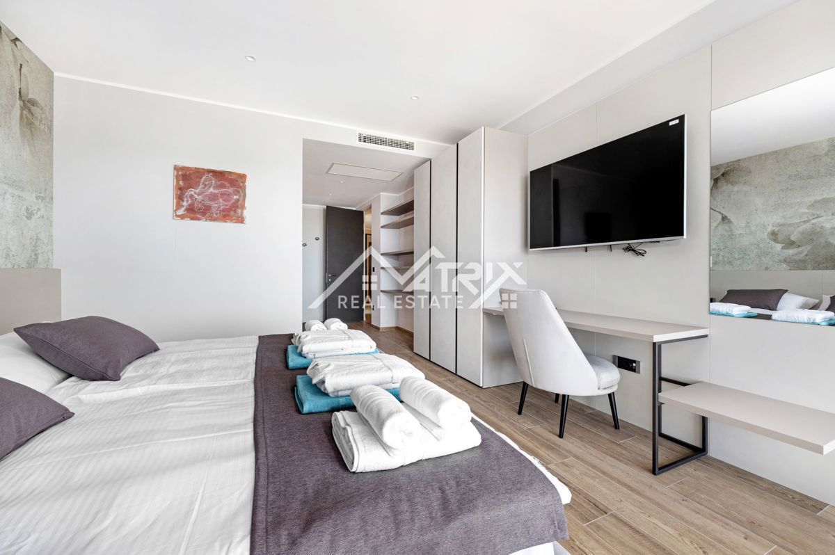 Širše območje Novigrada, Vila z odprtim pogledom na morje