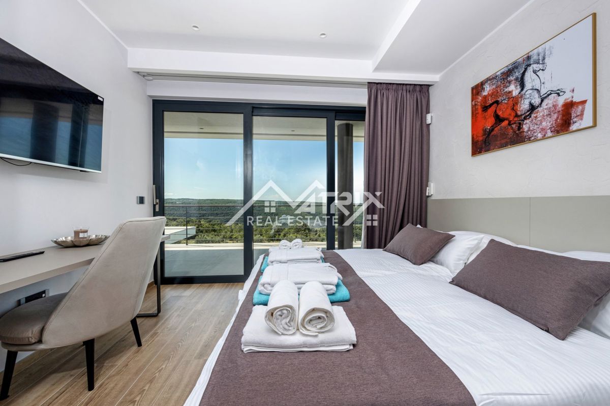 Širše območje Novigrada, Vila z odprtim pogledom na morje