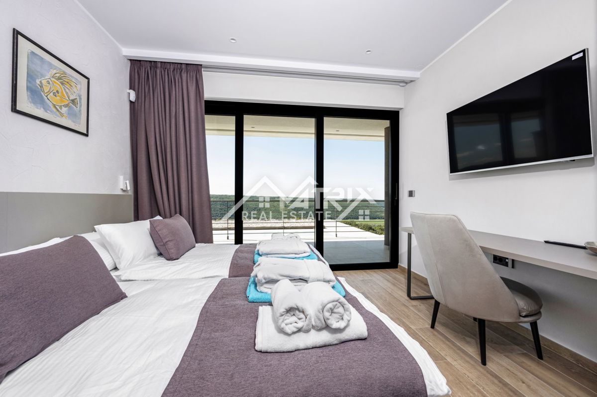 Širše območje Novigrada, Vila z odprtim pogledom na morje