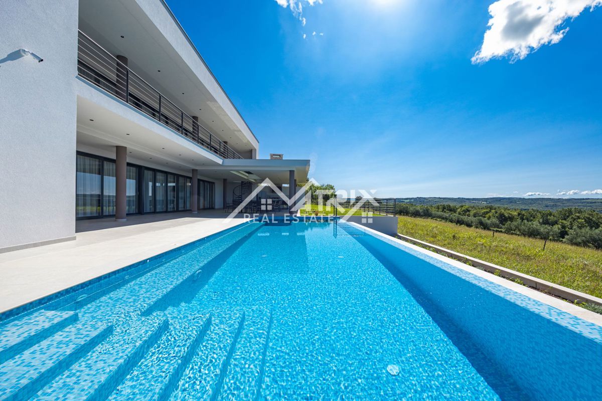 Širše območje Novigrada, Vila z odprtim pogledom na morje