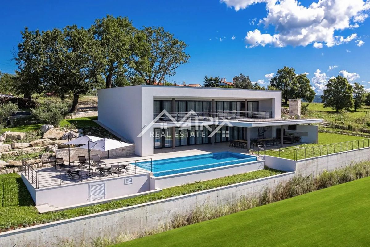 Širše območje Novigrada, Vila z odprtim pogledom na morje