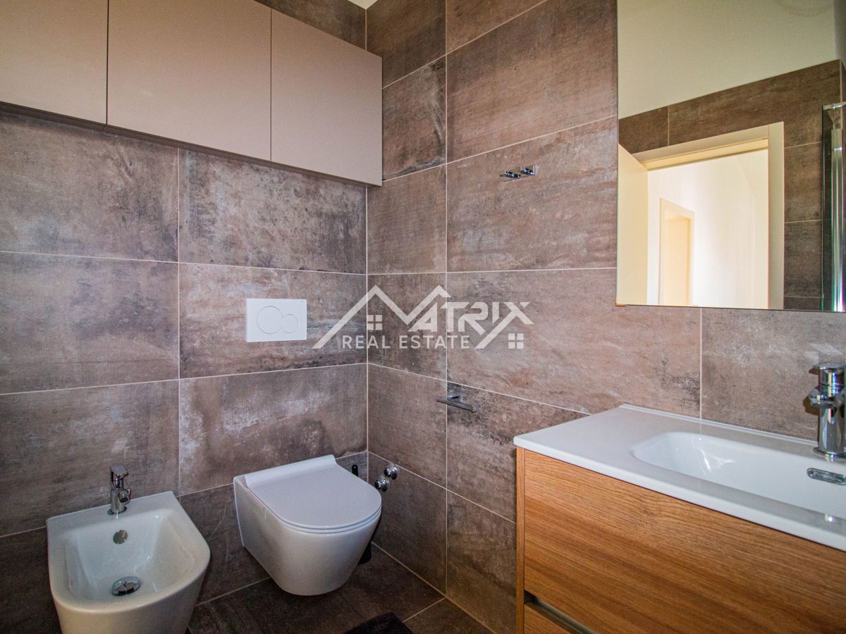 Funtana, Moderno opremljena hiša le 300 m od morja