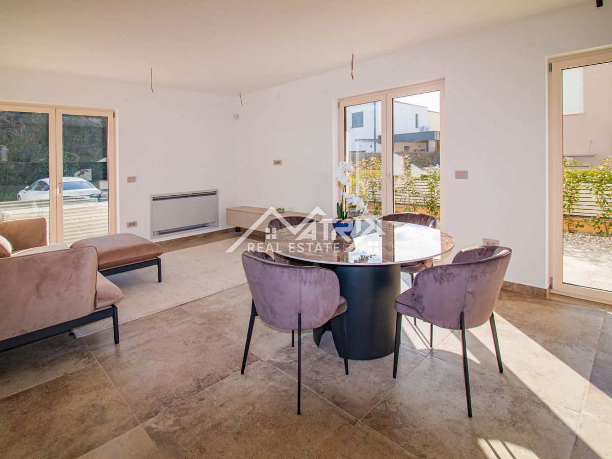 Funtana, Moderno opremljena hiša le 300 m od morja