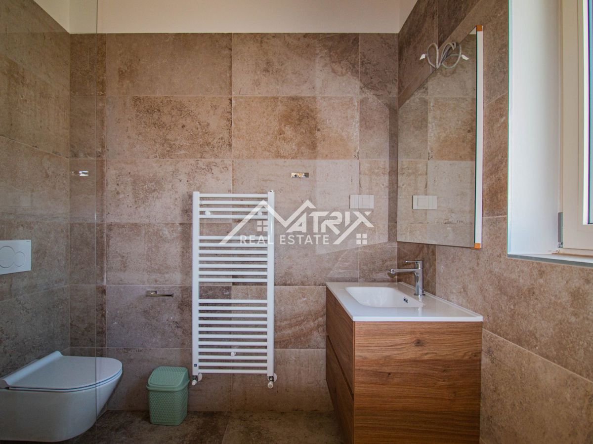 Funtana, Moderno opremljena hiša le 300 m od morja