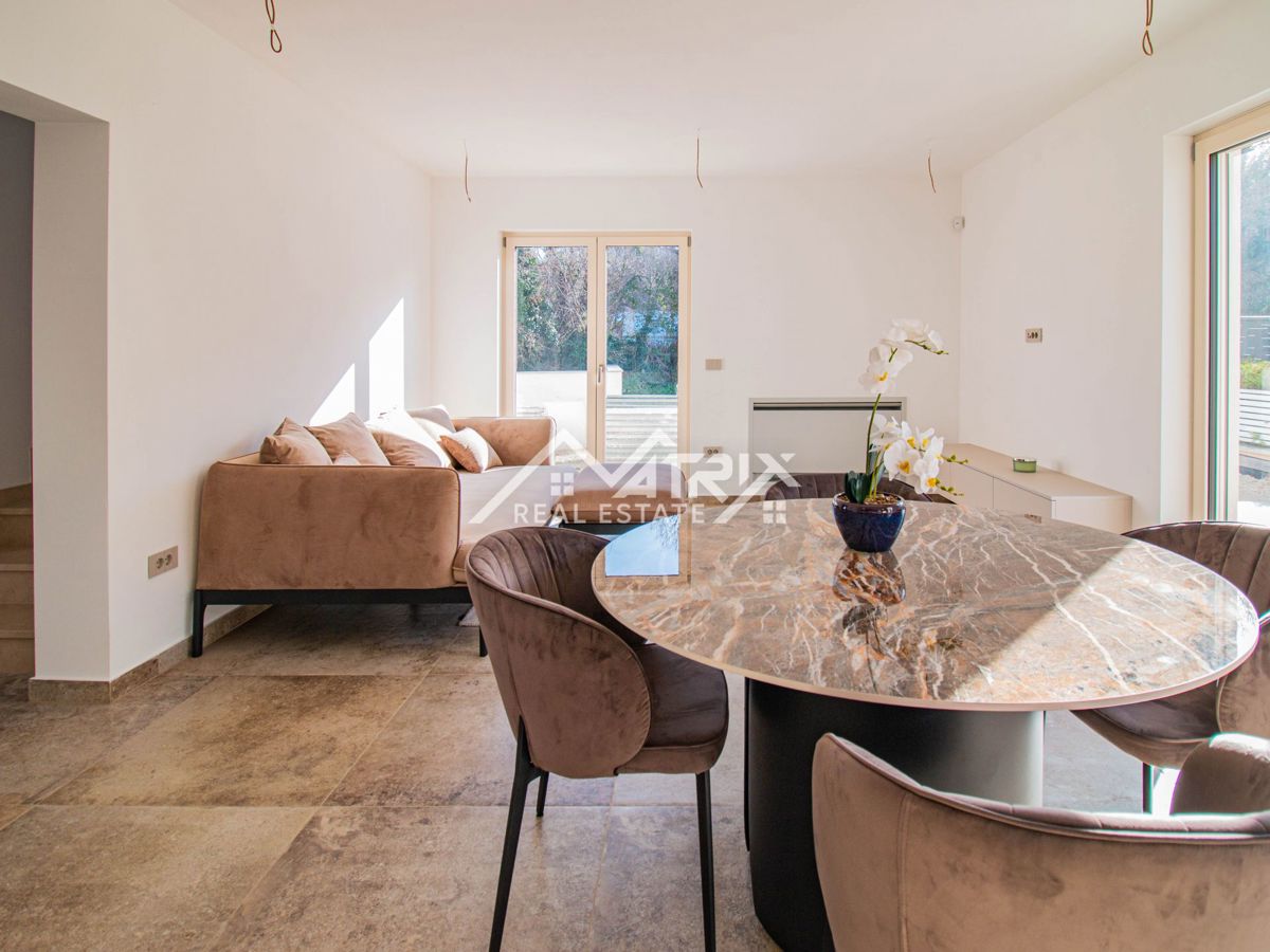 Funtana, Moderno opremljena hiša le 300 m od morja