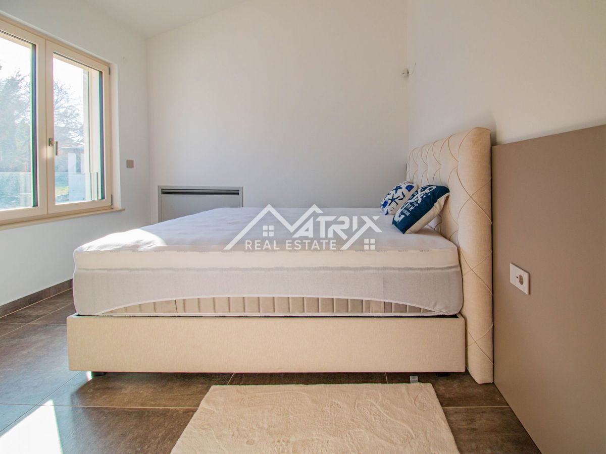 Funtana, Moderno opremljena hiša le 300 m od morja