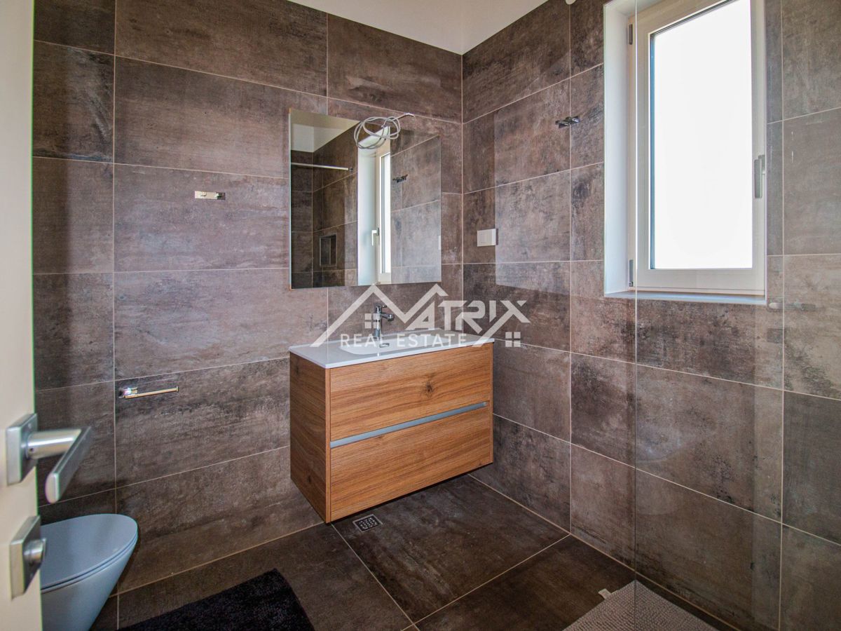 Funtana, Moderno opremljena hiša le 300 m od morja