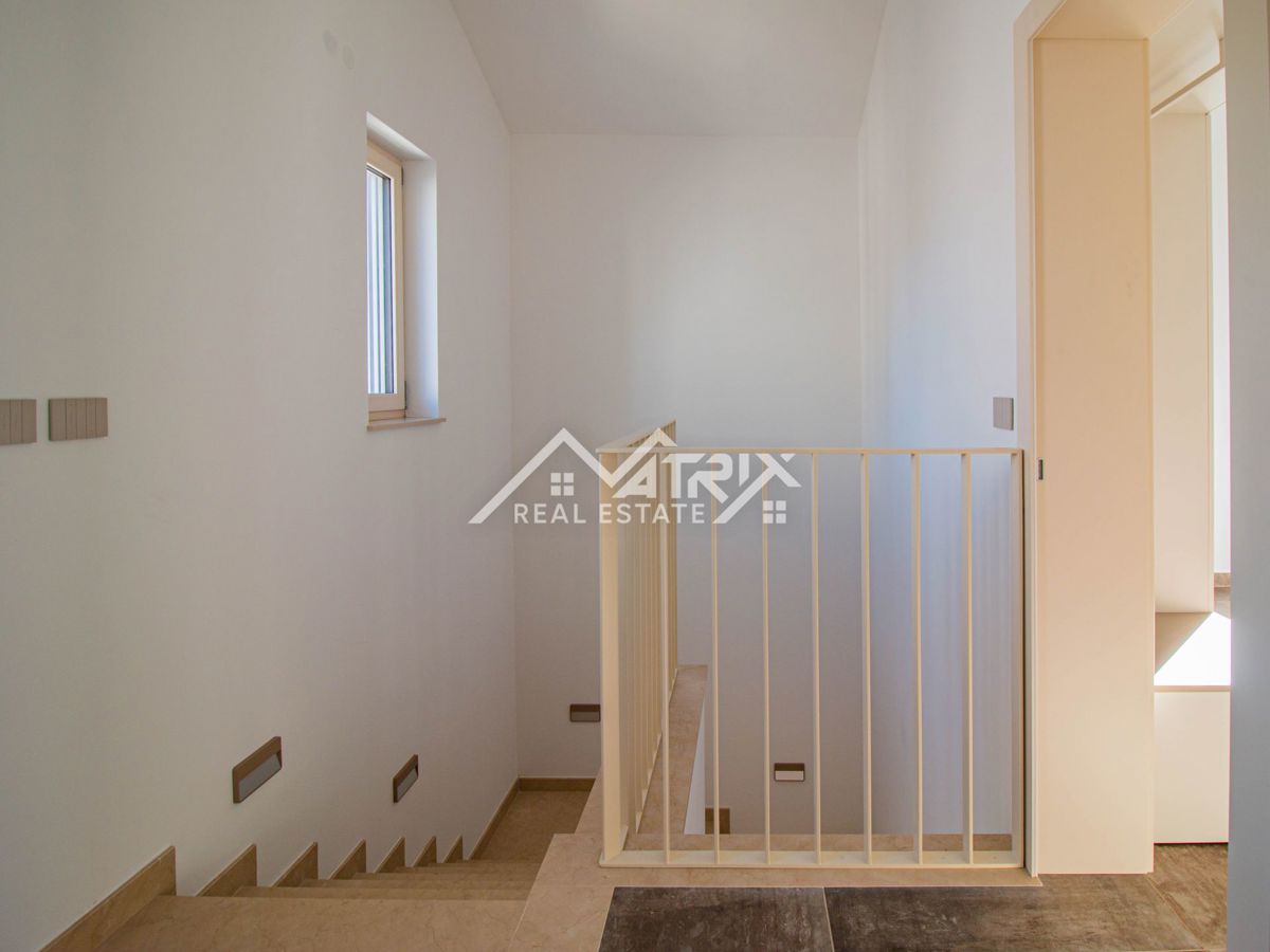 Funtana, Moderno opremljena hiša le 300 m od morja