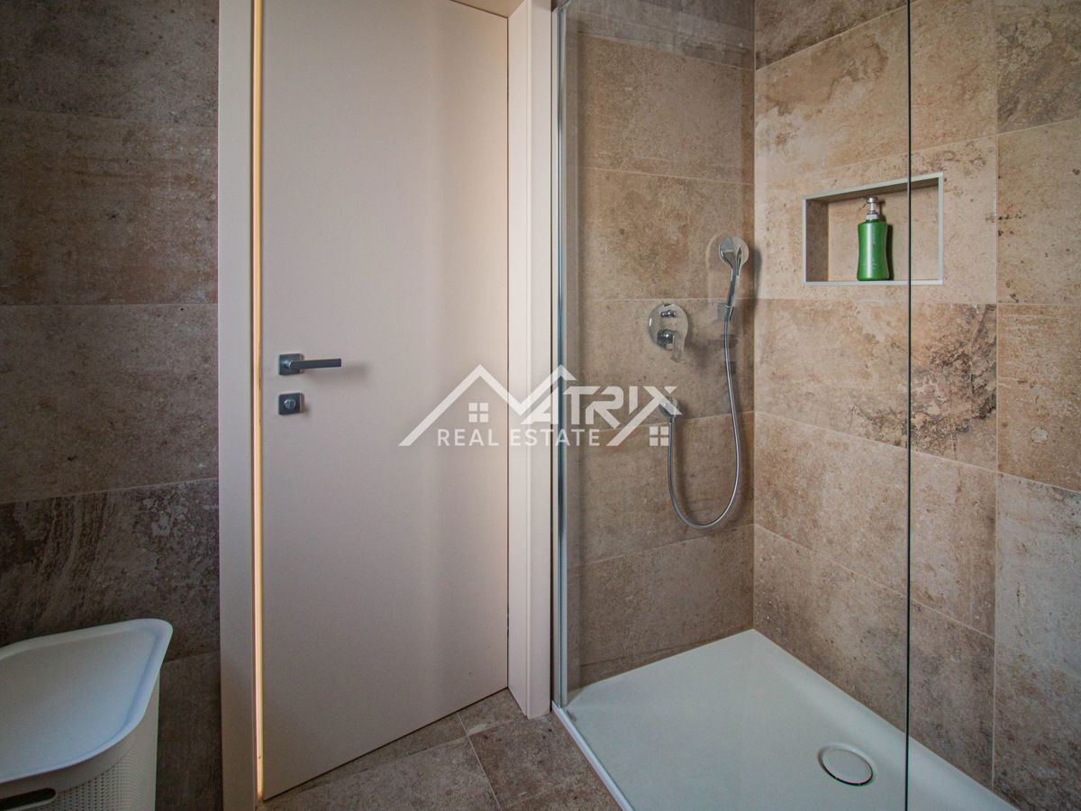 Funtana, Moderno opremljena hiša le 300 m od morja