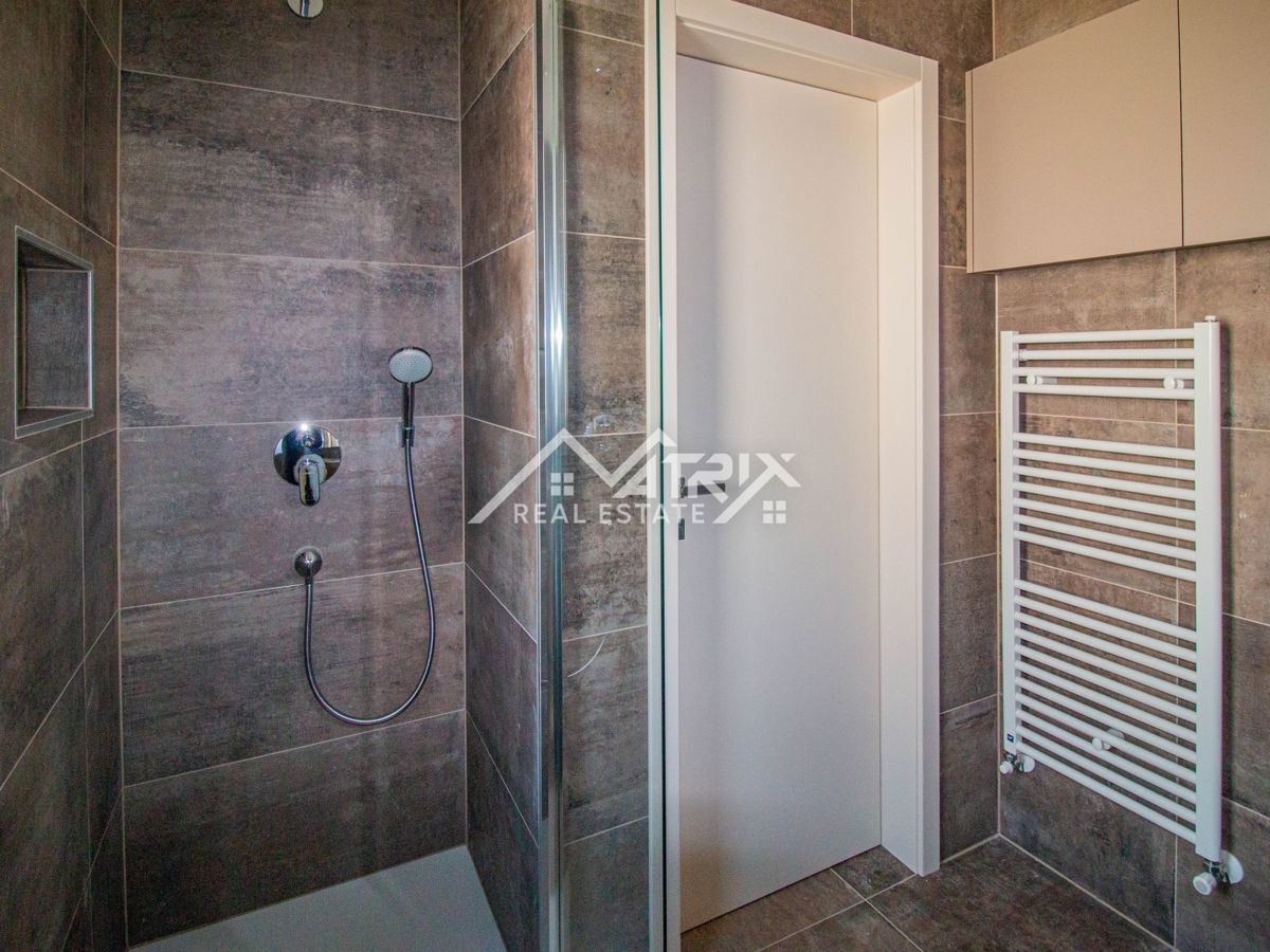 Funtana, Moderno opremljena hiša le 300 m od morja