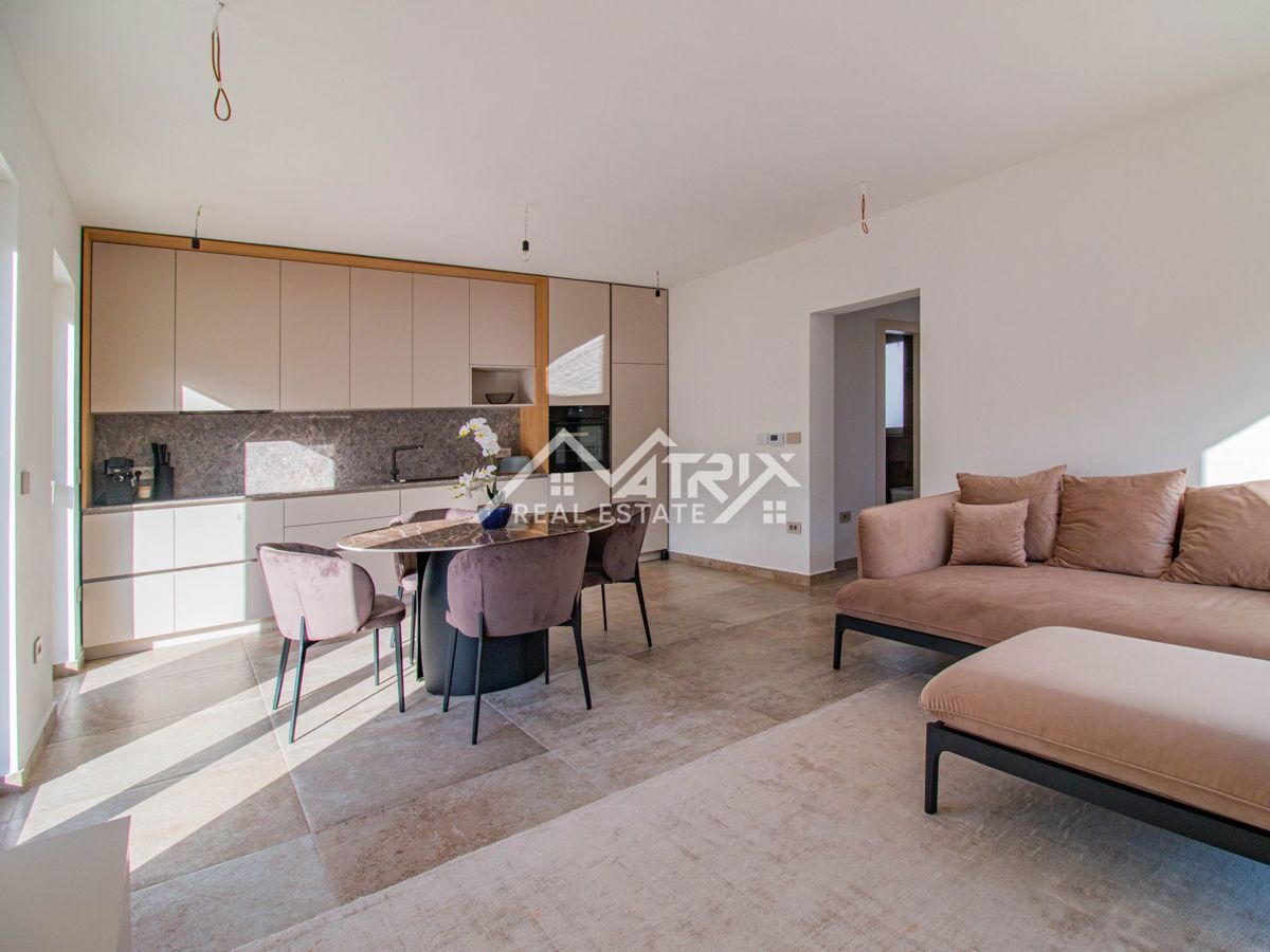 Funtana, Moderno opremljena hiša le 300 m od morja