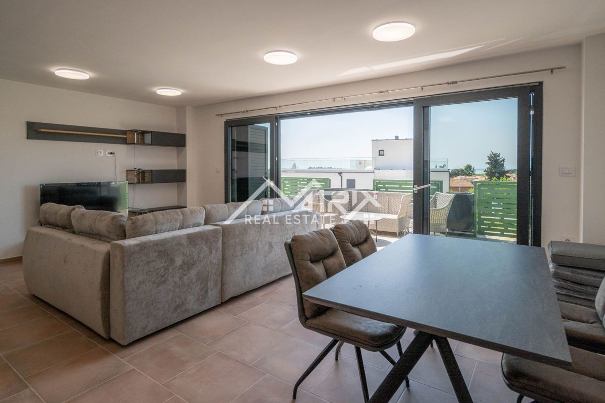 Novigrad, stanovanje s prekrasnim pogledom le 500 m od morja