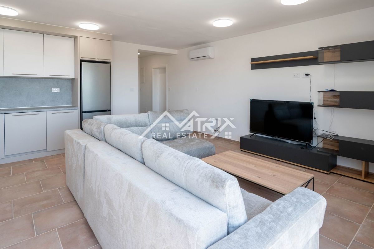 Novigrad, stanovanje s prekrasnim pogledom le 500 m od morja