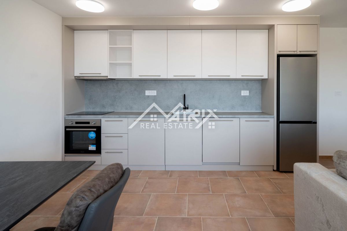 Novigrad, stanovanje s prekrasnim pogledom le 500 m od morja