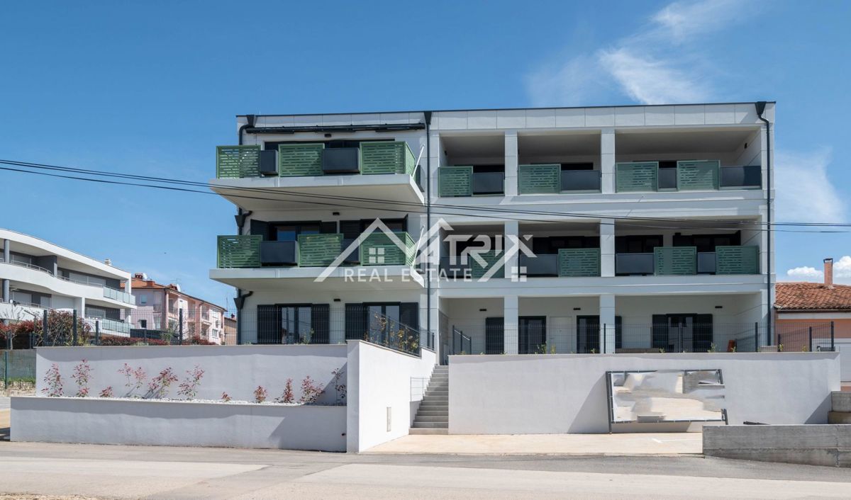 Novigrad, stanovanje s prekrasnim pogledom le 500 m od morja