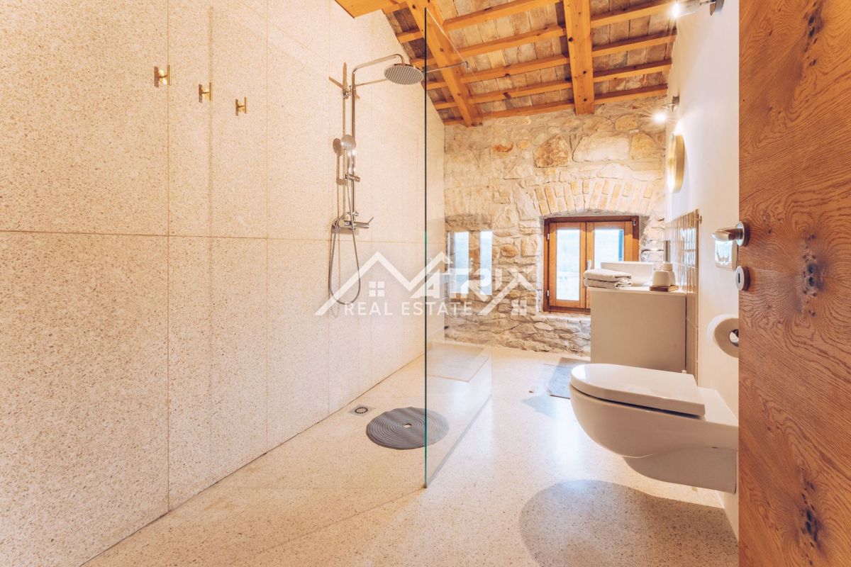 Novigrad in okolica, prekrasna kamnita lepotica.