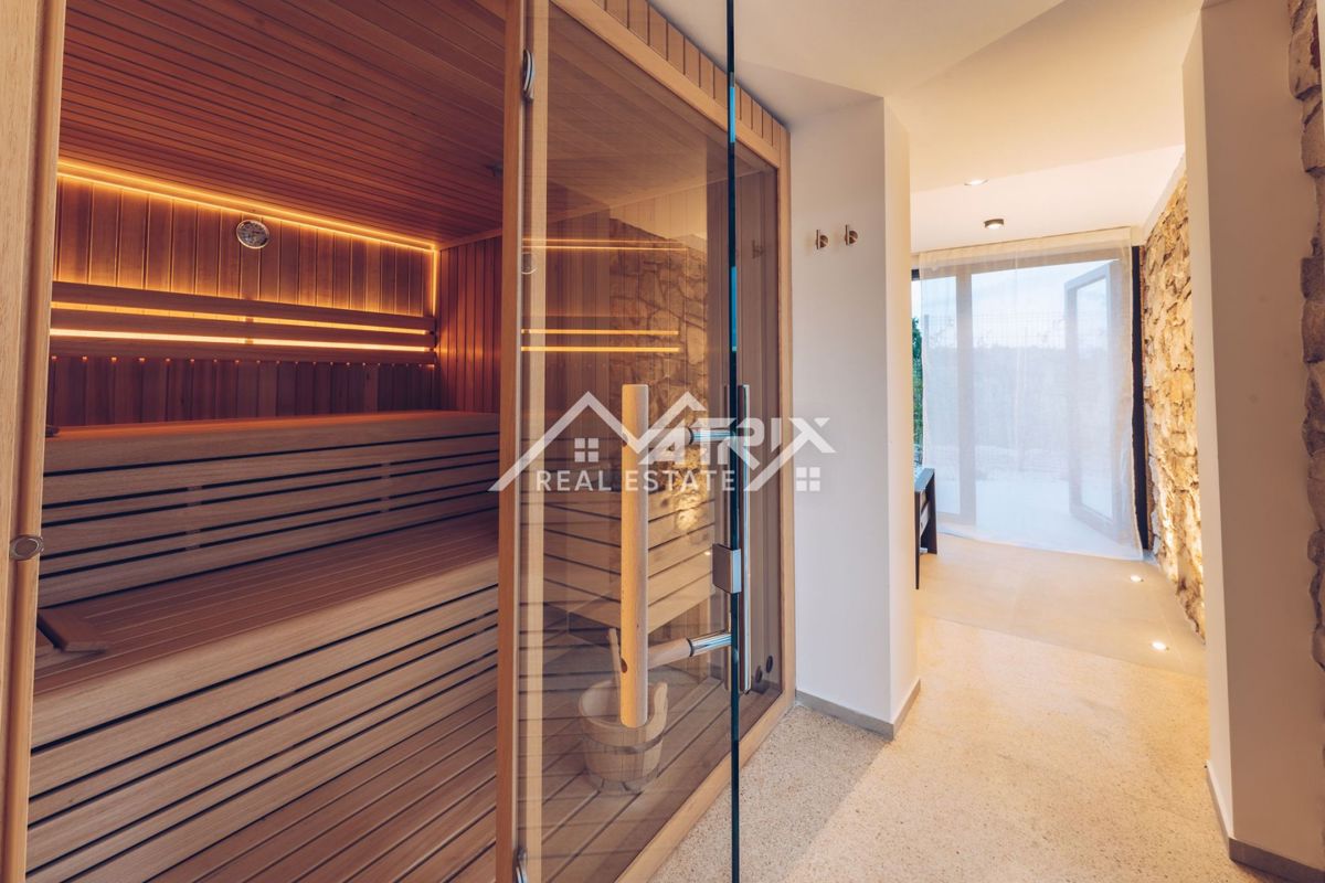 Novigrad in okolica, prekrasna kamnita lepotica.