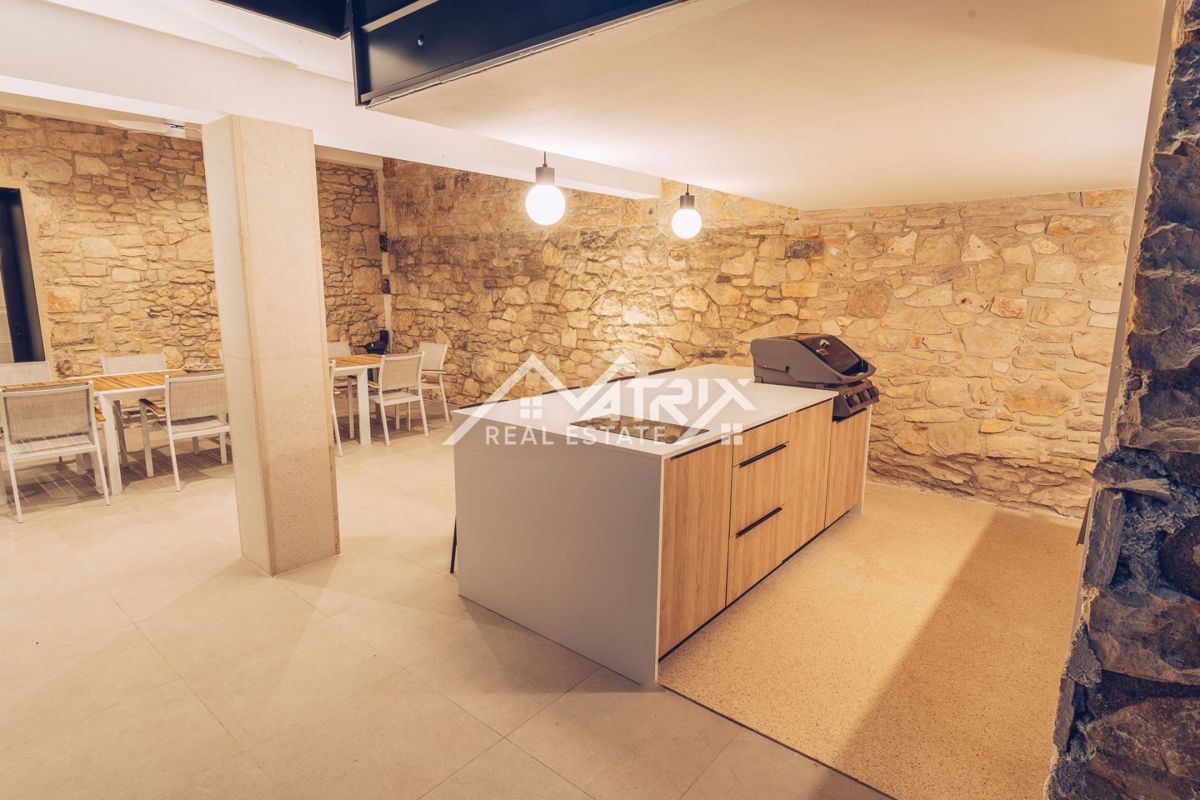 Novigrad in okolica, prekrasna kamnita lepotica.