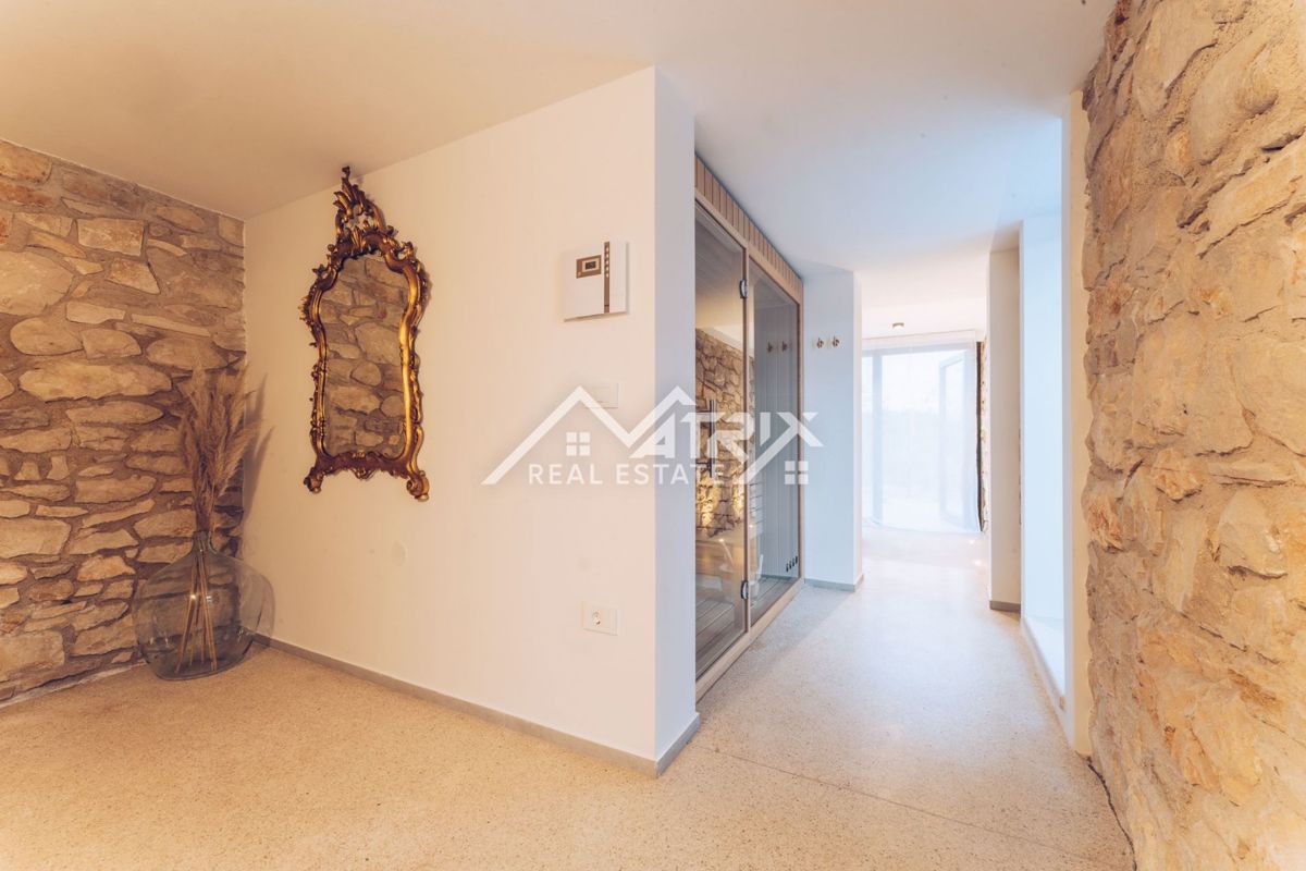 Novigrad in okolica, prekrasna kamnita lepotica.