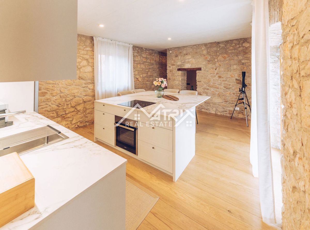 Novigrad in okolica, prekrasna kamnita lepotica.