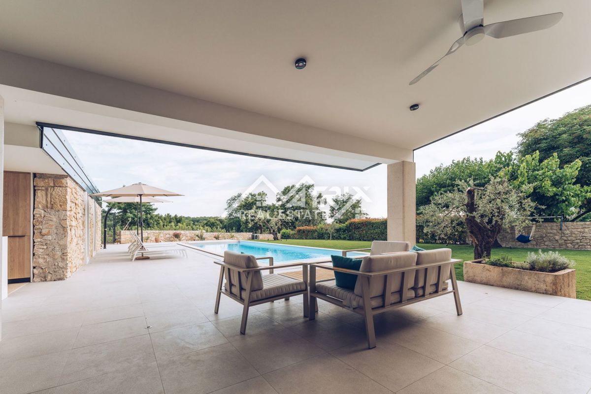 Novigrad in okolica, prekrasna kamnita lepotica.