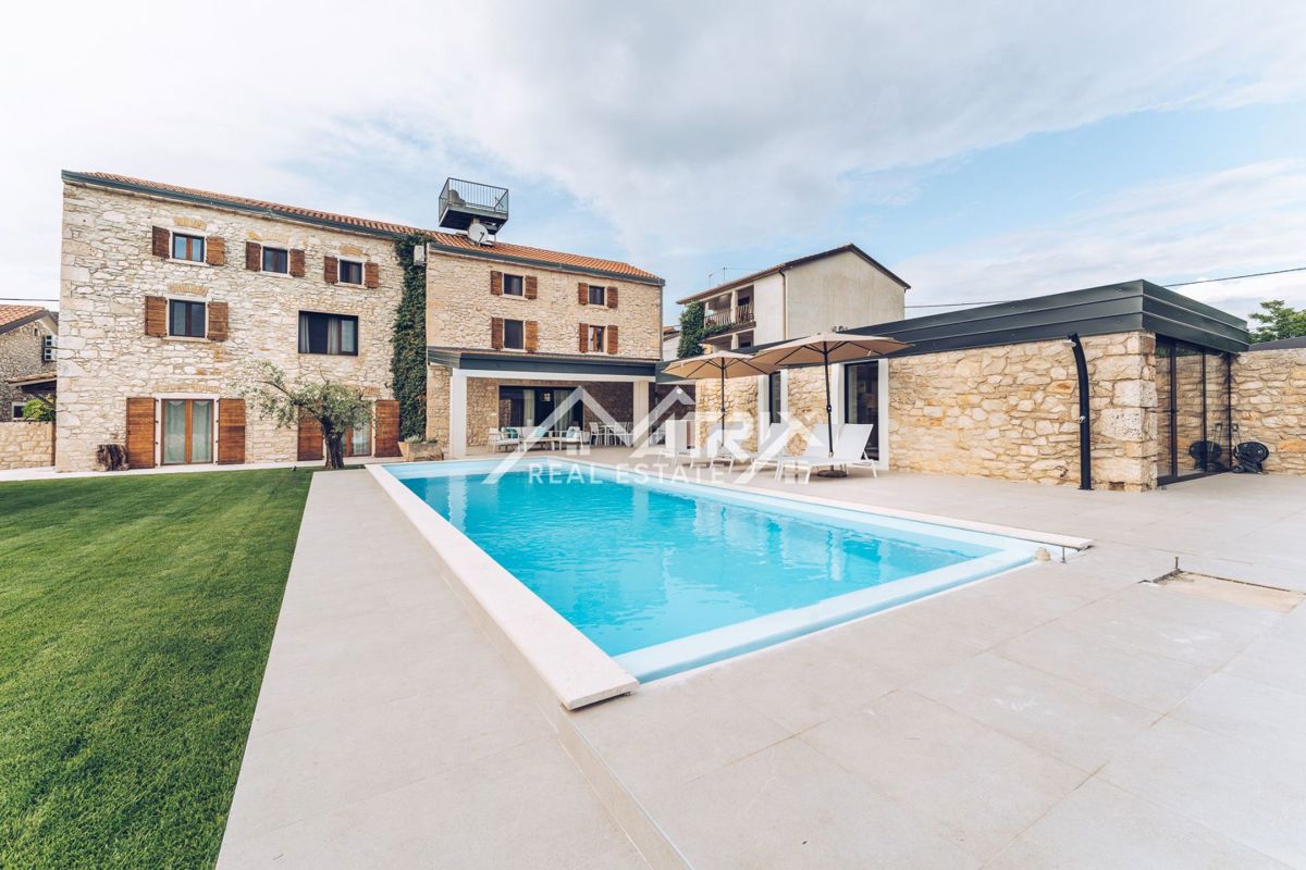 Novigrad in okolica, prekrasna kamnita lepotica.