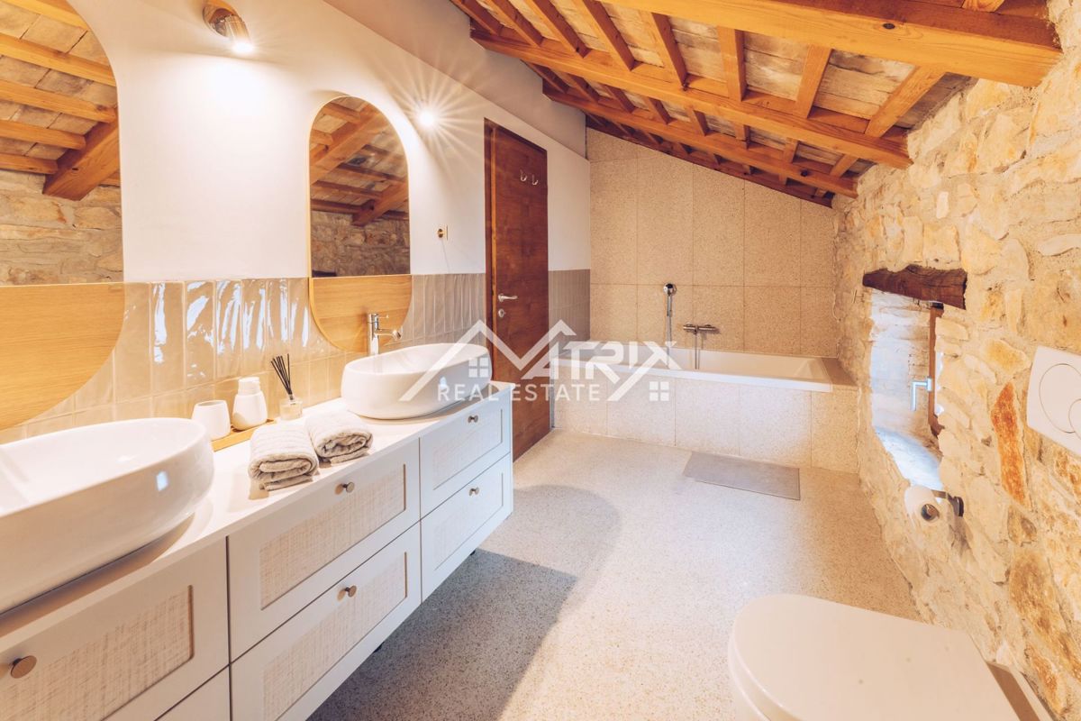 Novigrad in okolica, prekrasna kamnita lepotica.